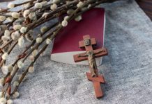 5 običaja i verovanja na Veliku subotu: Među njima je i – učini dobro delo i dobrim će ti se vratiti! 5 običaja i verovanja na Veliku subotu: Među njima je i – učini dobro delo i dobrim će ti se vratiti! - featured image