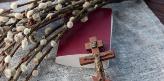 5 običaja i verovanja na Veliku subotu: Među njima je i – učini dobro delo i dobrim će ti se vratiti! 5 običaja i verovanja na Veliku subotu: Među njima je i – učini dobro delo i dobrim će ti se vratiti! - featured image