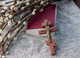 5 običaja i verovanja na Veliku subotu: Među njima je i – učini dobro delo i dobrim će ti se vratiti! 5 običaja i verovanja na Veliku subotu: Među njima je i – učini dobro delo i dobrim će ti se vratiti! - featured image