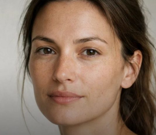 Psihologija objašnjava: Ako žena ne želi nositi šminku, evo šta to govori o njoj Psihologija objašnjava: Ako žena ne želi nositi šminku, evo šta to govori o njoj - featured image