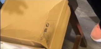 Žena naručila papuče preko Temu-a, kada su joj stigle, umelo nije doživela šlog! Prevrnula se na glavu kada je… Žena naručila papuče preko Temu-a, kada su joj stigle, umelo nije doživela šlog! Prevrnula se na glavu kada je… - featured image