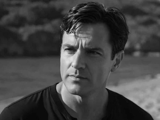 Kako prepoznati je li muškarac tajno zaljubljen u vas: Šest sigurnih znakova Kako prepoznati je li muškarac tajno zaljubljen u vas: Šest sigurnih znakova - featured image