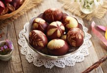 “Jaja ne treba farbati na Veliki petak”, poručuje popadija: “Monahinje u Žiči to rade na ovaj dan, svekrva me naučila” "Jaja ne treba farbati na Veliki petak", poručuje popadija: "Monahinje u Žiči to rade na ovaj dan, svekrva me naučila" - featured image