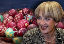 “Moja majka Grozdana uvek je ovako farbala jaja”, čuvena Lokica podelila porodični trik za savršena vaskršnja jaja "Moja majka Grozdana uvek je ovako farbala jaja", čuvena Lokica podelila porodični trik za savršena vaskršnja jaja - featured image