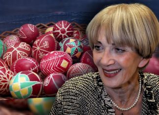 “Moja majka Grozdana uvek je ovako farbala jaja”, čuvena Lokica podelila porodični trik za savršena vaskršnja jaja "Moja majka Grozdana uvek je ovako farbala jaja", čuvena Lokica podelila porodični trik za savršena vaskršnja jaja - featured image