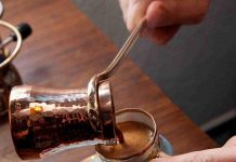 Svi pogrešno kuvamo tursku kafu: Turčin otkrio pravi način za najbolji ukus, EVO šta treba uraditi! Svi pogrešno kuvamo tursku kafu: Turčin otkrio pravi način za najbolji ukus! - featured image