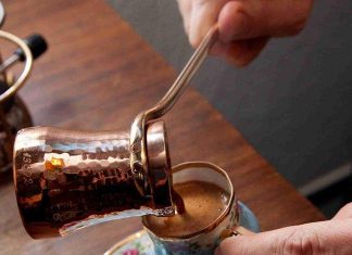 Svi pogrešno kuvamo tursku kafu: Turčin otkrio pravi način za najbolji ukus, EVO šta treba uraditi! Svi pogrešno kuvamo tursku kafu: Turčin otkrio pravi način za najbolji ukus! - featured image