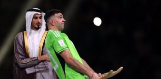 ODRASTAO U BEDI, NIJE IMAO NI ZA RAČUNE, A ONDA POSTAO NAJBOLJI NA SVETU UZ VELIKI SKANDAL: Nikada nije izgubio finale, a poslednje uzeo sa slomljenim prstom ODRASTAO U BEDI, NIJE IMAO NI ZA RAČUNE, A ONDA POSTAO NAJBOLJI NA SVETU UZ VELIKI SKANDAL: Nikada nije izgubio finale, a poslednje uzeo sa slomljenim prstom - featured image