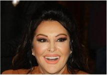 NEPREPOZNATLJIVA! Dragana Mirković ŠOKIRALA izgledom – Duga crna kosa nestala, pogledajte što je učinila! (FOTO) NEPREPOZNATLJIVA! Dragana Mirković ŠOKIRALA izgledom – Duga crna kosa nestala, pogledajte što je učinila! (FOTO) - featured image