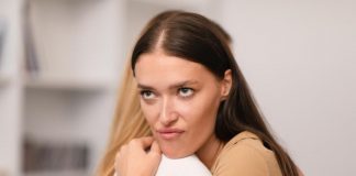 1 rečenica otkriva osobu koja vam zavidi: Ako vam ovo često govori, ne misli vam dobro 1 rečenica otkriva osobu koja vam zavidi: Ako vam ovo često govori, ne misli vam dobro - featured image