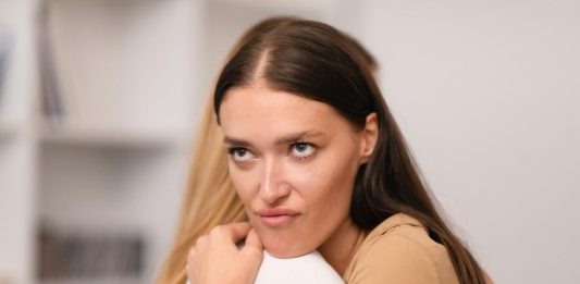 Samo 1 rečenica otkriva da vam neko potajno zavidi: Ako ovo često čujete, budite oprezni 1 rečenica otkriva osobu koja vam zavidi: Ako vam ovo često govori, ne misli vam dobro - featured image