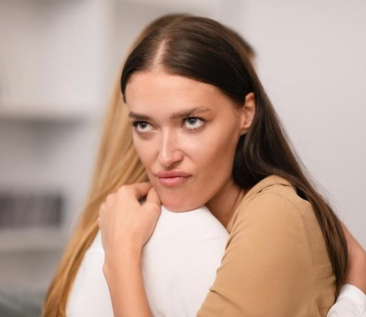 1 rečenica otkriva osobu koja vam zavidi: Ako vam ovo često govori, ne misli vam dobro 1 rečenica otkriva osobu koja vam zavidi: Ako vam ovo često govori, ne misli vam dobro - featured image