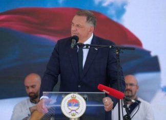 Dodik na javnom skupu pljuvao po muslimanima, a onda su ga veterani RS-a žestoko kaznili… Dodik na javnom skupu pljuvao po muslimanima, a onda su ga veterani RS-a žestoko kaznili... - featured image