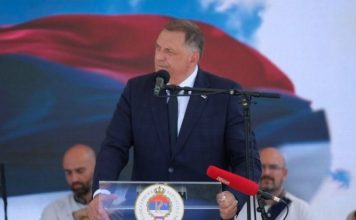 Dodik na javnom skupu pljuvao po muslimanima, a onda su ga veterani RS-a žestoko kaznili… Dodik na javnom skupu pljuvao po muslimanima, a onda su ga veterani RS-a žestoko kaznili... - featured image