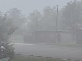 LED VELIČINE LEŠNIKA PAO NA PALAMA! Deo opštine bez struje, objavljeni snimci jakog nevremena u Bosni! Ova DVA grada su najviše pogođena! (VIDEO) LED VELIČINE LEŠNIKA PAO NA PALAMA! Deo opštine bez struje, objavljeni snimci jakog nevremena u Srpskoj! Višegrad pod vodom, pogođeno i Sarajevo! (VIDEO) - featured image