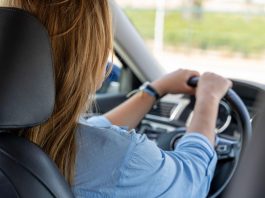 U svakom automobilu “krije” se otvarač za flaše: Viralni trik oborio mreže, ali obratite pažnju na jednu stvar U svakom automobilu "krije" se otvarač za flaše: Viralni trik oborio mreže, ali obratite pažnju na jednu stvar - featured image