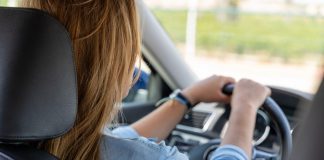 U svakom automobilu “krije” se otvarač za flaše: Viralni trik oborio mreže, ali obratite pažnju na jednu stvar U svakom automobilu "krije" se otvarač za flaše: Viralni trik oborio mreže, ali obratite pažnju na jednu stvar - featured image