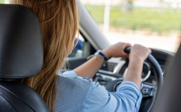 U svakom automobilu “krije” se otvarač za flaše: Viralni trik oborio mreže, ali obratite pažnju na jednu stvar U svakom automobilu "krije" se otvarač za flaše: Viralni trik oborio mreže, ali obratite pažnju na jednu stvar - featured image