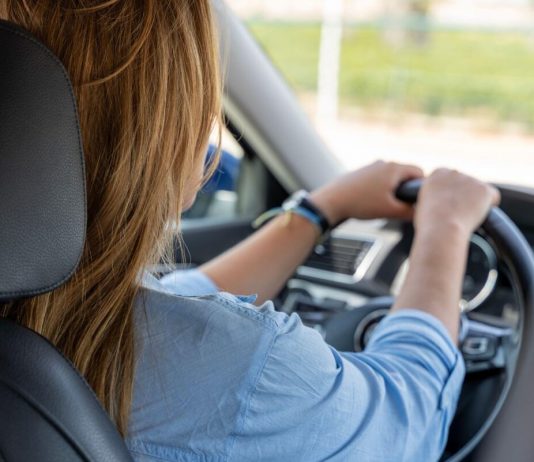 U svakom automobilu “krije” se otvarač za flaše: Viralni trik oborio mreže, ali obratite pažnju na jednu stvar U svakom automobilu "krije" se otvarač za flaše: Viralni trik oborio mreže, ali obratite pažnju na jednu stvar - featured image