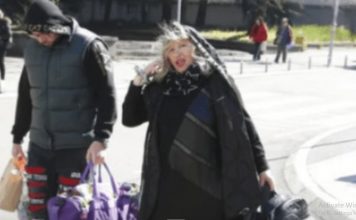 Pala na najniže grane, a do nedavno punila dvorane! Pjevačica (71) skuplja sve što nađe pored kontejnera Pala na najniže grane, a do nedavno punila dvorane! Pjevačica (71) skuplja sve što nađe pored kontejnera - featured image