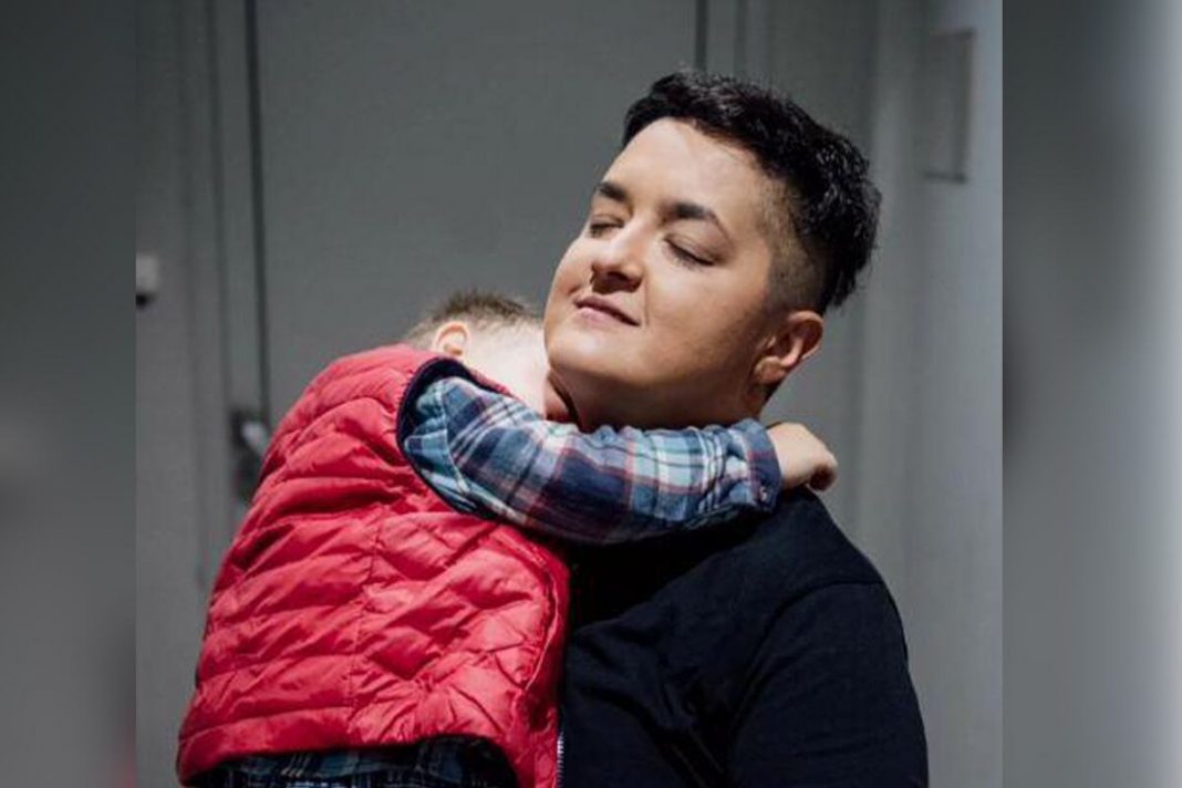 OVO JE STAN MARIJE ŠERIFOVIĆ: U njemu uživa sa sinom, a ponekad joj dođe i Verica: Suvi luksuz: 3 spavaće sobe, 2 kupatila... (FOTO) - featured image OVO JE STAN MARIJE ŠERIFOVIĆ: U njemu uživa sa sinom, a ponekad joj dođe i Verica: Suvi luksuz: 3 spavaće sobe, 2 kupatila... (FOTO) - featured image