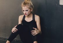 Žena se osjeća mladom sve dok ne primijeti ova 3 znaka: Tada starenje već polako počinje Žena se osjeća mladom sve dok ne primijeti ova 3 znaka: Tada starenje već polako počinje - featured image