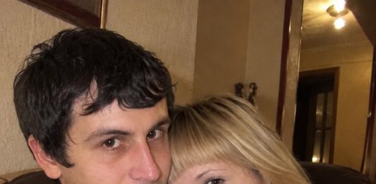 😱💔 Moja baka poklonila je mojoj kćeri stari ogrlicu za rođendan… a moja je majka problijedjela čim ju je ugledala! 😨 Tada mi je otkrila najstrašniju tajnu naše obitelji: moj je djed zlostavljao moju majku kada je imala samo 15 godina… a moja je baka sve znala od samog početka. 💔 😱💔 Moja baka poklonila je mojoj kćeri stari ogrlicu za rođendan… a moja je majka problijedjela čim ju je ugledala! 😨 Tada mi je otkrila najstrašniju tajnu naše obitelji: moj je djed zlostavljao moju majku kada je imala samo 15 godina… a moja je baka sve znala od samog početka. 💔 - featured image