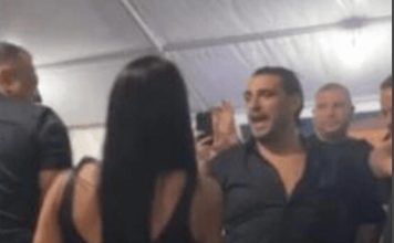 ŽENA DARKA LAZIĆA UŠLA POD ŠATOR PA MU NAPRAVILA HAOS: Ceo ŠABAČKI VAŠAR je gledao U NJU (video) Sramota… ŽENA DARKA LAZIĆA UŠLA POD ŠATOR PA MU NAPRAVILA HAOS: Ceo ŠABAČKI VAŠAR je gledao U NJU (video) Sramota… - featured image