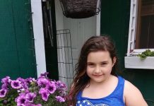 Godinama mi je suprug zabranjivao fotografirati našu 9-godišnju kćer. Jednog dana potajno sam objavila njezinu fotografiju na Facebooku. Dva sata poslije nazvala me nepoznata žena: „Odmah izbrišite tu fotografiju! Nemate pojma koga odgajate u svojoj kući!” Kad je moj suprug čuo njezino ime, pao je na koljena i briznuo u plač… Godinama mi je suprug zabranjivao fotografirati našu 9-godišnju kćer. Jednog dana potajno sam objavila njezinu fotografiju na Facebooku. Dva sata poslije nazvala me nepoznata žena: „Odmah izbrišite tu fotografiju! Nemate pojma koga odgajate u svojoj kući!” Kad je moj suprug čuo njezino ime, pao je na koljena i briznuo u plač… - featured image