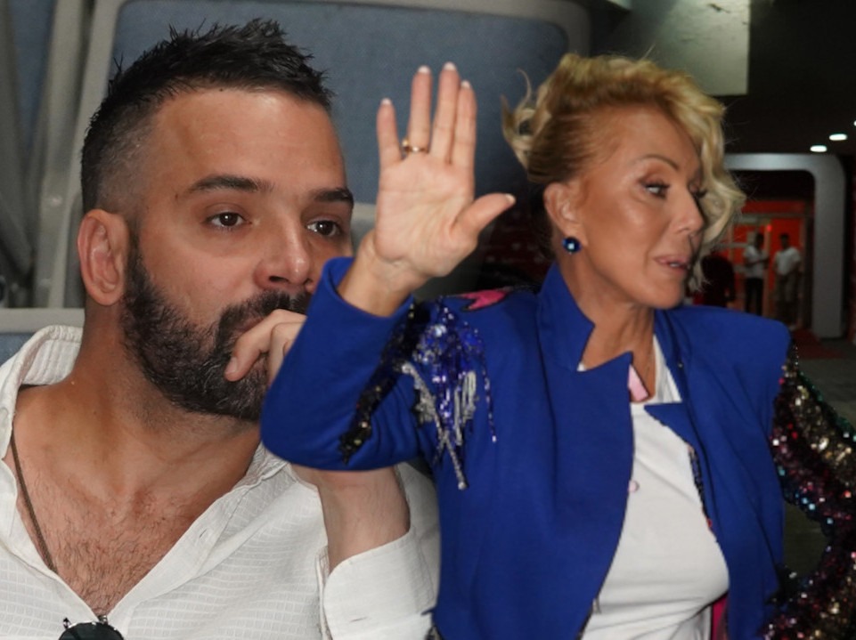 “Zorica je majka, a Brena je..”Filip Živojinović gestom otkrio šta misli o maćehi, ona prolila gorke suze - featured image “Zorica je majka, a Brena je..”Filip Živojinović gestom otkrio šta misli o maćehi, ona prolila gorke suze - featured image
