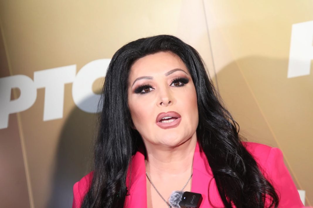OVU PEVAČICU KRIVE ZA RAZVOD DRAGANE MIRKOVIĆ I TONIJA BJELIĆA: Ona priznala: “Bio je u Opatiji, iste noći sam se vratila kući” - featured image