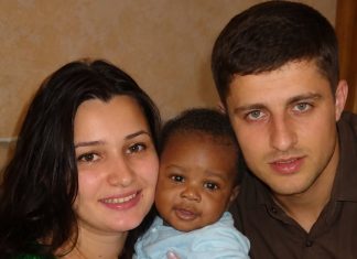MOJ MUŽ JE ZAHTIJEVAO DNK TEST JER NAŠA BEBA ‘NIJE NIMALO LIČILA NA NJEGA’. KADA SU STIGLI REZULTATI, LIJEČNIK ME ZAMOLIO DA DOĐEM SAMA. MOJ MUŽ JE ZAHTIJEVAO DNK TEST JER NAŠA BEBA ‘NIJE NIMALO LIČILA NA NJEGA’. KADA SU STIGLI REZULTATI, LIJEČNIK ME ZAMOLIO DA DOĐEM SAMA. - featured image